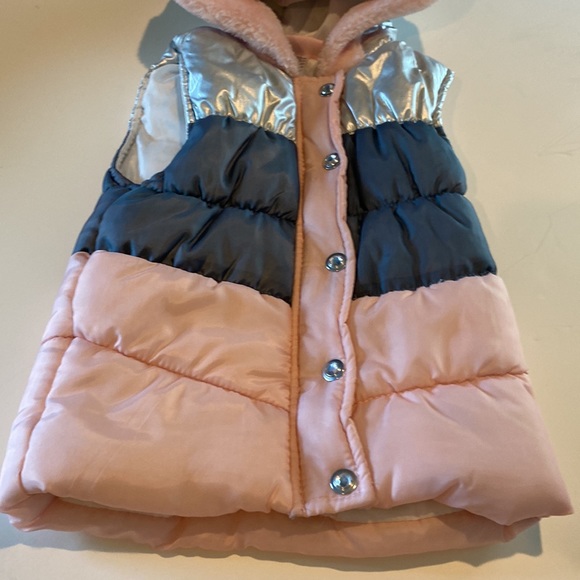 Little Lass toddler girl puffer vest size 4 - Picture 4 of 7